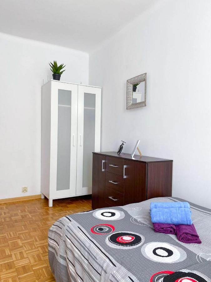 Room №3 Grzybowska 5 The Very Center Of Varsóvia Exterior foto