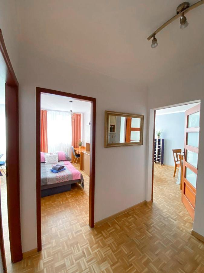 Room №3 Grzybowska 5 The Very Center Of Varsóvia Exterior foto